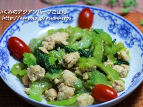 鶏ひき肉とゴーヤのカパオ炒め